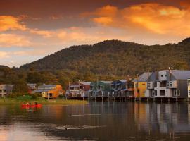 Novotel Lake Crackenback Resort, resort i Crackenback