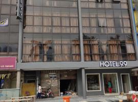 Hotel 99 Seri Kembangan Serdang، فندق في سيري كيمبانغان