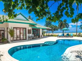 Beachfront Villa Baan Chaai Haat 4BR, hotell i Lamai