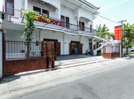 RedDoorz near Puro Mangkunegaran, hotel v destinaci Solo