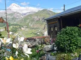 Qusha Guesthouse Meeting in the mountains and views