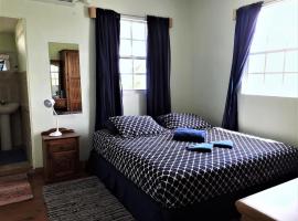 Miller's Guest House، فندق في Buccoo