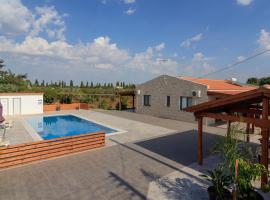 BerryRose Villa, holiday rental in Pervolia