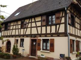 GITE AU PETIT RUISSEAU-Etage et combles-maison alsacienne 4 personnes 3 nuitées minimum, lavprishotell i Langensoultzbach