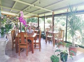Marita's Bed and Breakfast, hotel em Nuevo Arenal