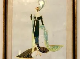 Lauras Townhouse Apartments Erte's Atelier
