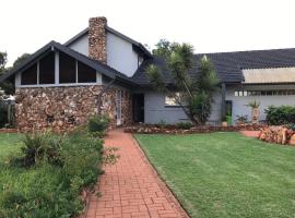 @ Home Bed & Breakfast, hotel v destinaci Brakpan