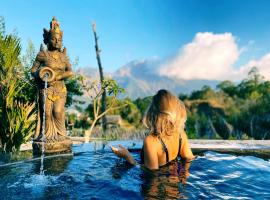 Batur Pyramid Guesthouse, alojamiento con onsen en Kintamani