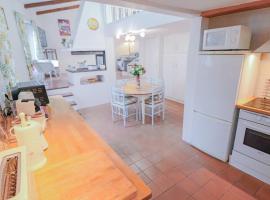 Duplex au coeur du vieil Antibes, hotel near Gravette Beach, Antibes