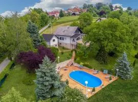 Holiday Home With Pool Near Varaå¾Din