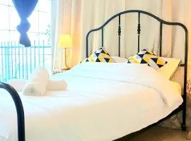 Pleasant Cozy Sunny Room with Garden