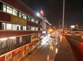 Hotel Satkar, hotel i nærheden af Surat Lufthavn - STV, Surat