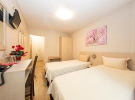 Family Hotel Madrid โรงแรมใกล้สนามบินโซเฟีย - SOFในโซเฟีย