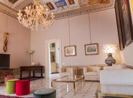 MarcheAmore - Stanze della Contessa, Luxury Flat with private courtyard，費爾莫的公寓
