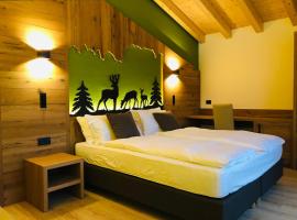 Fulun Mountain Lodge, hotel with parking in Giustino