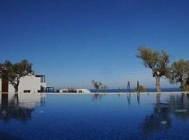 Penthouse With Breathtaking Panoramic Views of Mediterranean Sea & Mountains, מלון עם חניה בAkanthou
