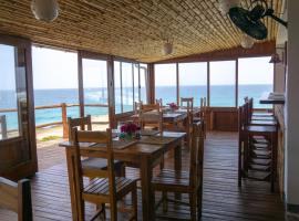 C-Mew Guest House, feriebolig i Praia do Tofo