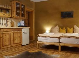 Pension zum Hirschstein, cheap hotel in Greiz