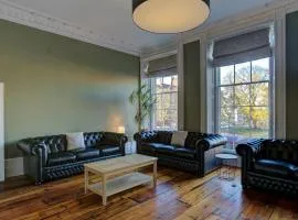 Manchesters Ultimate House - Hot tub - Sleeps 23!