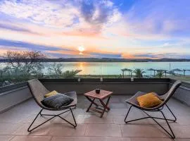 Villa Lu-Ma Beachfront with Heated Pool
