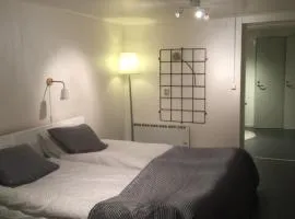 Bo i Bruno Mathsson designat hus centralt i Värnamo
