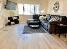 Pet Friendly Sleeps 12 near Garden of the Gods AF