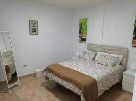 THREE BEDROOM APARTAMENT II NEAR SANTA CRUZ – apartament w mieście Barranco Grande