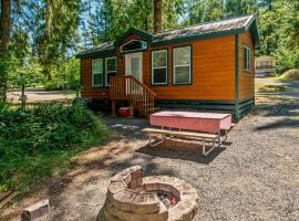 Chehalis Camping Resort Cottage 1, hotell i Onalaska