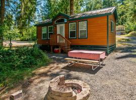Chehalis Camping Resort Cottage 1: Onalaska şehrinde bir tatil parkı