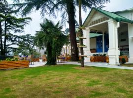 Hotel Pine Retreat Mallroad, hotell sihtkohas Mussoorie huviväärsuse Mussoorie Mall Road lähedal