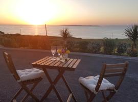 Blue Ocean Guest Suites, B&B in Doolin