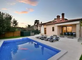 Charming villa Natali with private pool in Pula