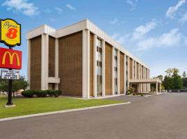 Super 8 by Wyndham Liverpool/Syracuse North Airport, viešbutis mieste Liverpulis