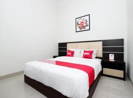 OYO 2028 Wisma Jepara, hotel in Bugel