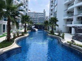 Luxury Business Suits in Grand Avenue by Pattaya City Estates – hotel dla rodzin w mieście Pattaya Central