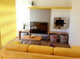 2 bedrooms bungalow with shared pool garden and wifi at Furtado, מלון בFurtado