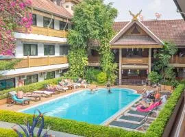 Collection O Khu Mueang near Tha Phae Gate formerly Lai Thai Guesthouse