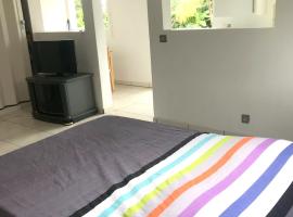 Viesnīca Appartement d'une chambre avec jardin clos et wifi a Capesterre Belle Eau a 3 km de la plage pilsētā Kapestērbello