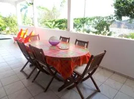 Maison de 2 chambres avec vue sur la mer jardin clos et wifi a Bouillante a 5 km de la plage