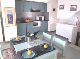 Chic seaside apartment in Akrogiali - 60 sqm - Sea view