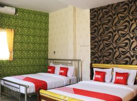 Super OYO 1722 Villa Ciparay Indah Syariah, hotel amb aparcament a Garut