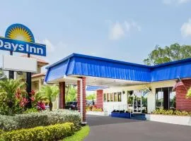 Days Inn by Wyndham Fort Myers Springs Resort、エステロにあるサウスウエスト・フロリダ国際空港 - RSWの周辺ホテル