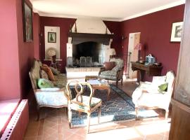 Charming House in Brescia + Fireplace, hotel a Fiesse