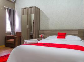 RedDoorz Plus near IPDN, hotel v destinaci Sumedang