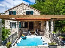 Stonehouse Korlat with open-air jacuzzi
