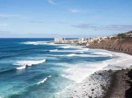 In Tenerife, luxury apartment overlooking the Atlantic