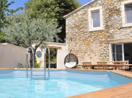 Un petit coin de paradis, hotel com piscina em Le Péage