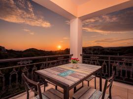 Sunset House, hotel in Kerion