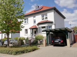 Ferienwohnung 40qm Gernrode: Gernrode - Harz şehrinde bir otoparklı otel