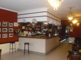 Hostal Cerezo, &xi;&epsilon;&nu;ώ&nu;&alpha;&sigmaf; &sigma;&epsilon; &Gamma;&omicron;&upsilon;&alpha;&delta;&epsilon;&lambda;&omicron;ύ&pi;&eta;